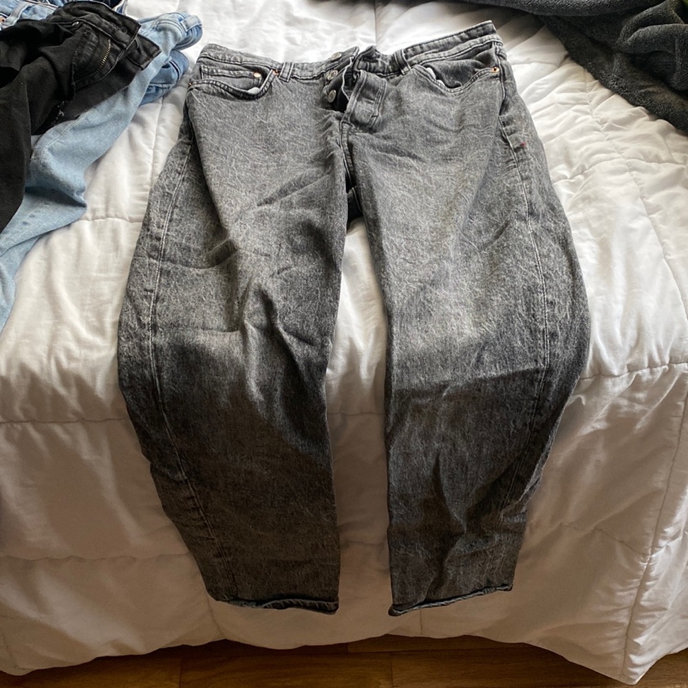 black mom jeans